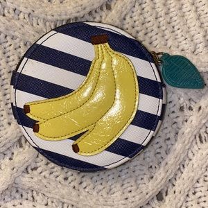 Adorable banana wallet!